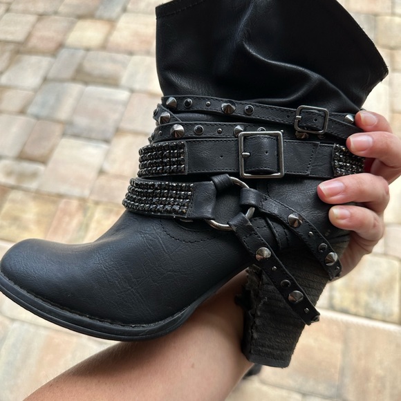 Not Rates black rhinestone ankle boots with heel! - Picture 7 of 7